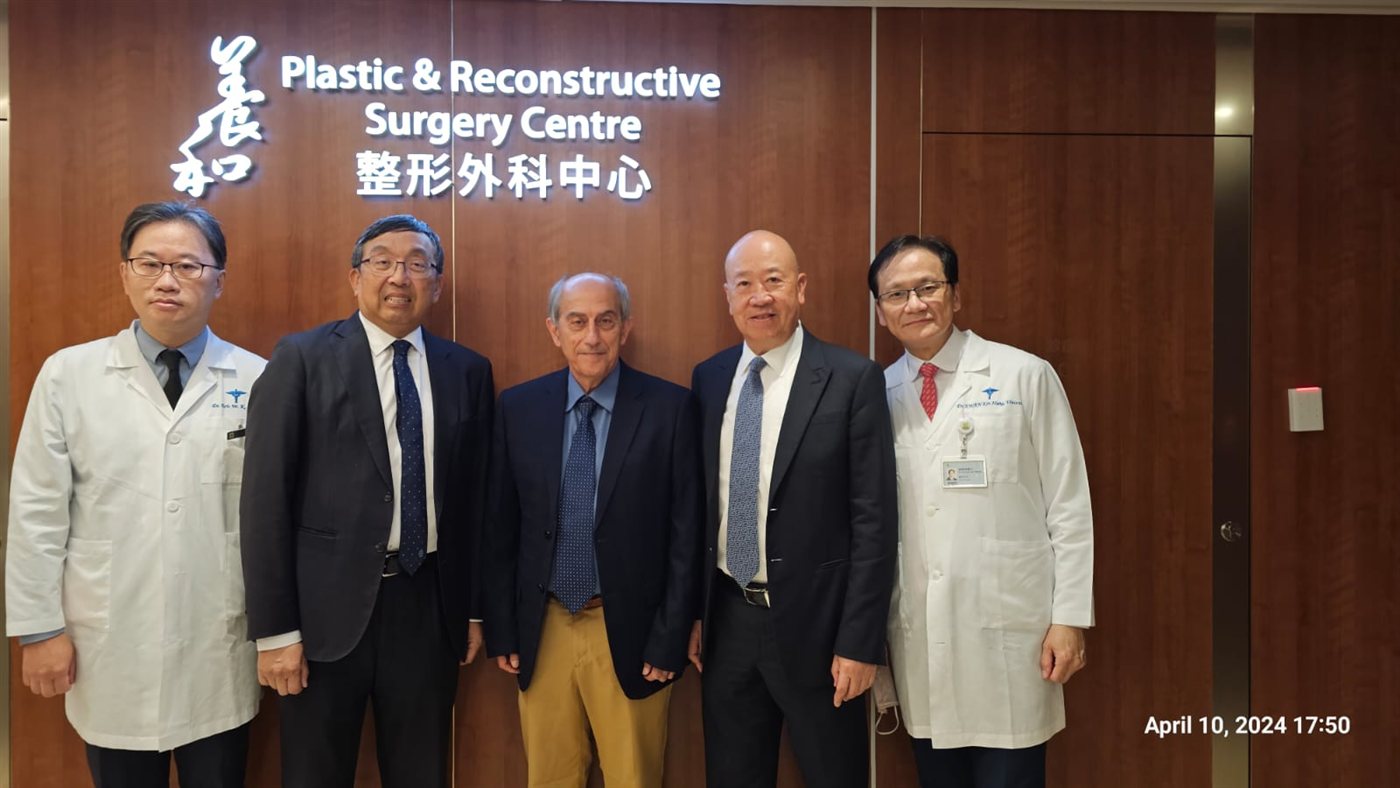 Dr. Topaz with senior colleagues at the Plastic and Reconstructive Surgery Centre, Hong Kong